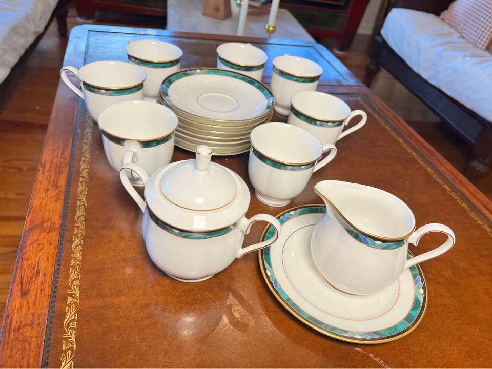 Lenox Tea Set | Kelly Debut Fine Bone China | Emerald Gold 17-Piece, gallery view 4