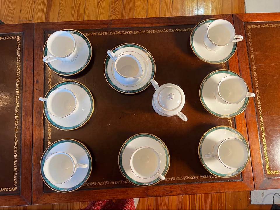 Lenox Tea Set | Kelly Debut Fine Bone China | Emerald Gold 17-Piece, gallery view 9